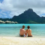 Viaje a la Polinesia Francesa Le Bora Bora by Pearl Resorts desde la playa con vista al monte Otemanu