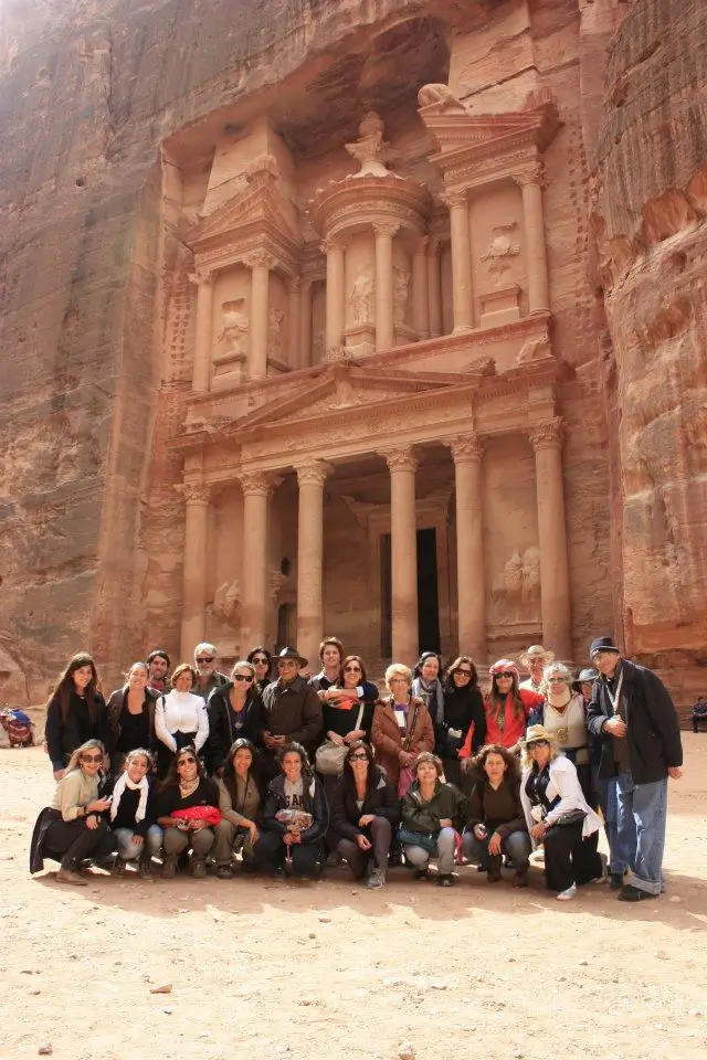Sobre mí 3 Marisa Correas en una expedición acuática a isla pájaros en Bocas del toro, Panamá, descubriendo cascadas escondidas y promoviendo el turismo sostenible en América Latina.