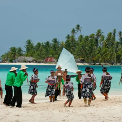 Danzas Gunas en San Blas panama